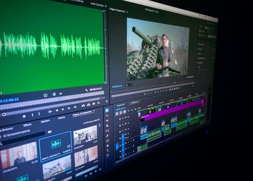 Bewerkingsproces van een trailer voor een hogeschool