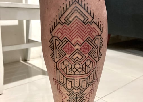 An handpoked tattoo featuring combinasi geomatrics tappis lines symmatric, tattoo on leg