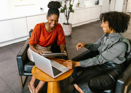 Deux femmes noires entrepreneures - The David Touch offre services personnalisées