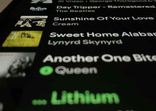 Learn your favourite guitar songs - Airport West