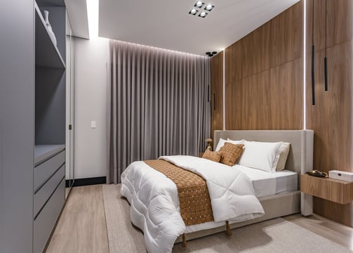 Quarto planejado e todo de madeira Moveis planejados em maringá é na Wood Look, parceria com os arquitetos em maringá, moveis