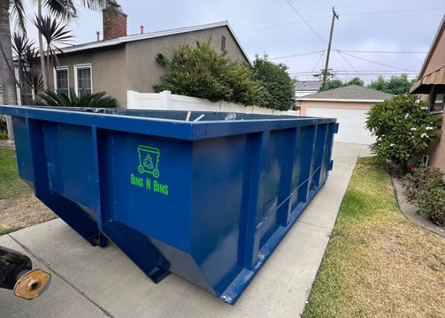 Dumpster for junk: 15 Cubic Yard