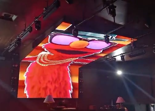 instalación de mega pantalla curva