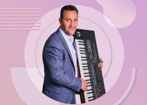 organist عازف الاورغ عبدو الصغير