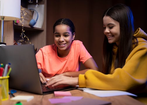 Curso de inglês online para adolescentes — Metropolis Idiomas, aulas práticas e divertidas.