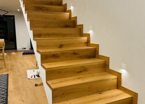a staircase casement with a wooden staircase