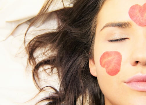 Facelift inverse l'apparence du vieillissement : teint lumineux
