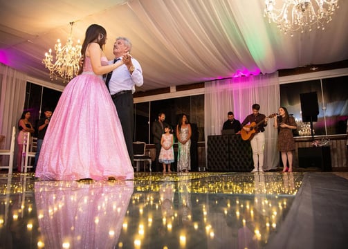 FESTA DE 15 ANOS, DEBUTANTE