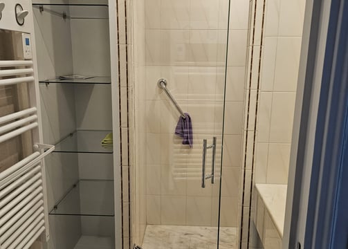 Photo de paroi de douche + fenetre sur mesure + coulissant aluminium + verre + fenetre