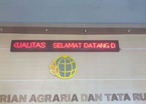 buat running teks kantor
