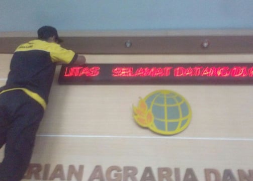 pasang running teks