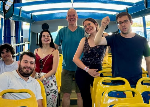 Experiencias inolvidables viajando juntos en autocar.