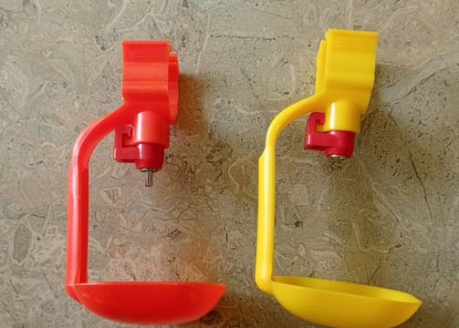 Cup nipple drinker