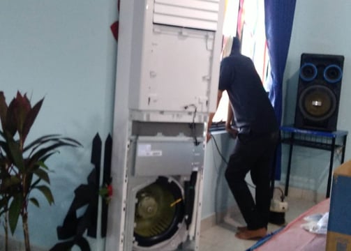 Pemasangan AC Standing Floor