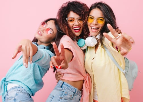 Rongzhiyue: friends in stylish summer outfits