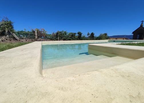 Piscina revestida con microcemento