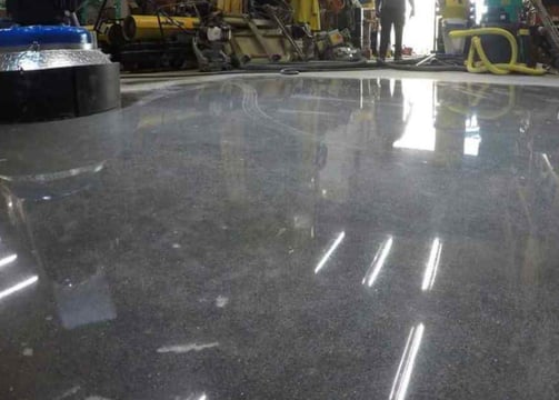 Traitement béton, ponçage et résines décoratives - solutions DG Services pour sols industriels & non