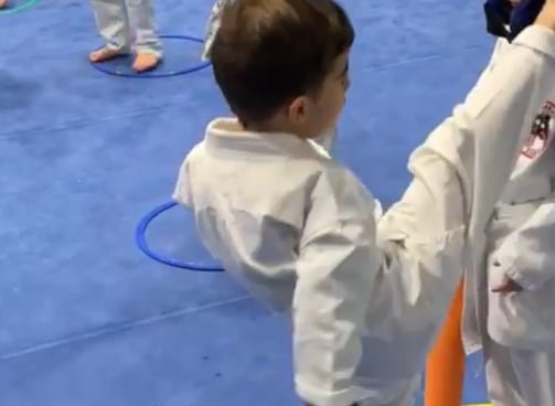 photo d'un enfant du groupe baby karaté