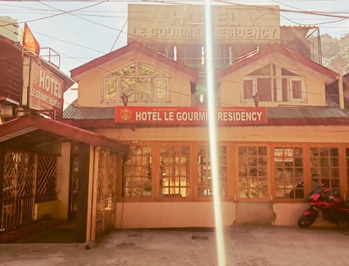 Hotel Le Gourmet Residency Front