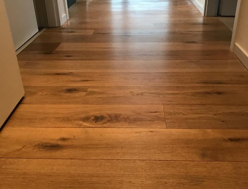 Ponçage de parquet par DG Services - rénovation professionnelle pour sols en bois en Suisse romande
