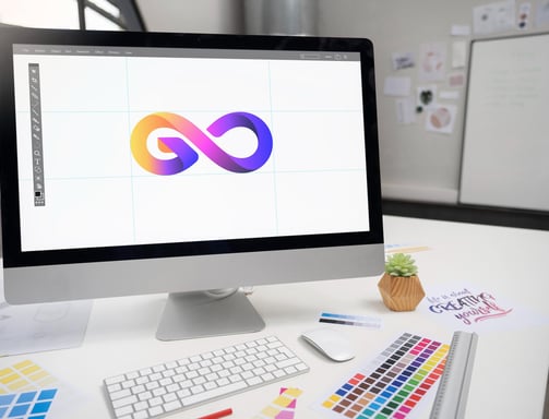 Equipo de oficina de diseño gráfico