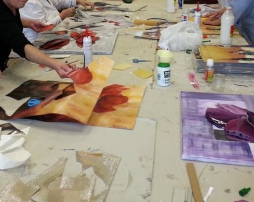 ateliers créatifs terres de papiers peinture et collage