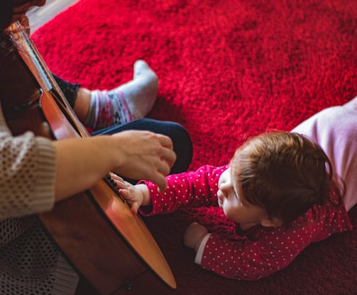 chansons et lectures pour nourrir le langage de bébé