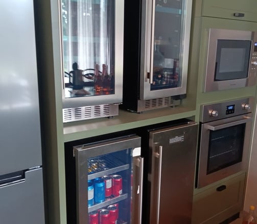 Adegas, Cervejeiras, Forno elétrico e Micro-ondas.
