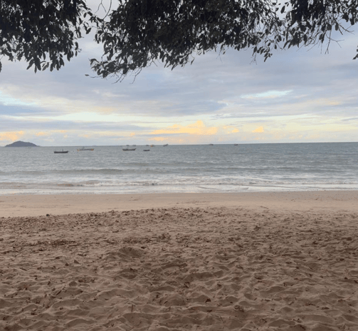 Praia de Armação - 300 metros da Vila Encanto
