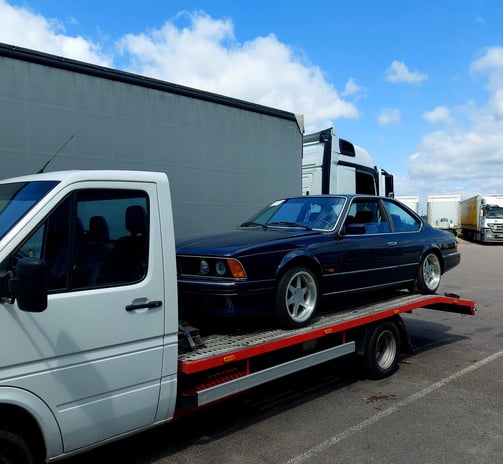 Techninė pagalba, traliuko pasalugos, automobilio užvedimas Vilniaus mieste visą parą.