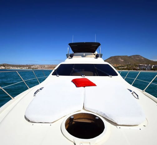 yate azimut 62 en renta cabo san lucas frente