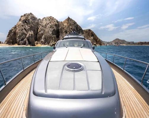 Yate Pershing 75 en renta cabo san lucas asientos