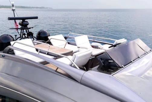 Yate Pershing 75 en renta cabo san lucas flydeck