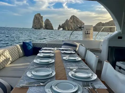 yate schaefer 65 en renta cabo san lucas comida el arco