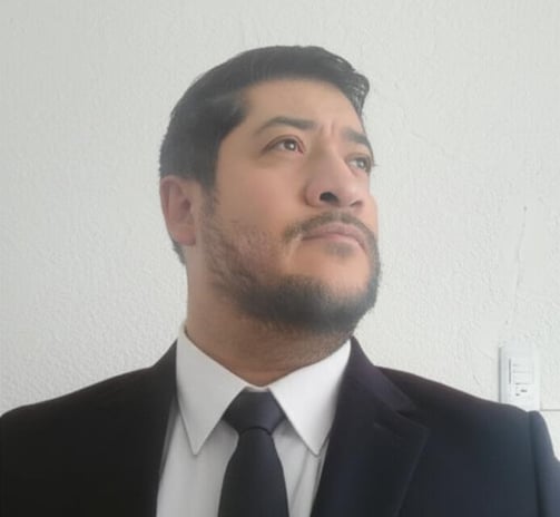 Carlos Espejel es el dinámico Coordinador Académico de dCe