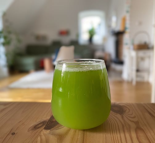 Selleriesaft in einem Glas