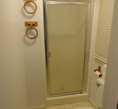 Front shower / bathroom