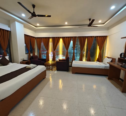 DELUXE ROOM