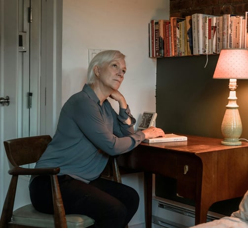 service de conversation pour briser la solitude, ligne d'écoute pour personnes anxieuses