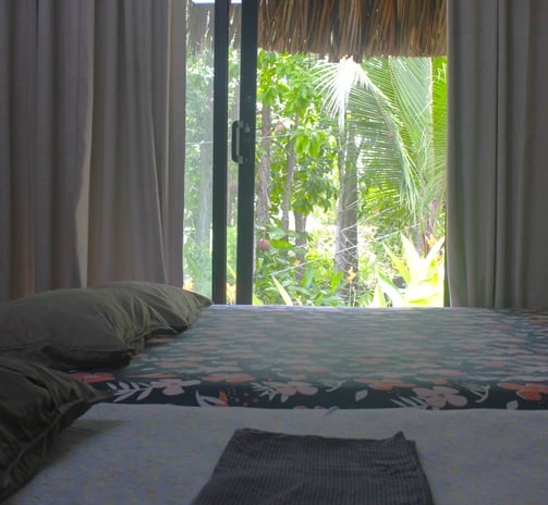 Bright garden-view room with two separate beds and air conditioning, ideal for comfort seekers.