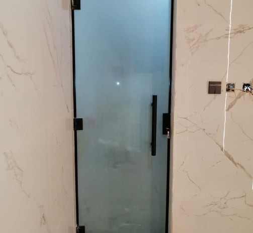 تركيب ابواب زجاج تركيب ابواب زجاج وتستخدم في المحلات التجارية والمنازل,منها المطابخ والصوالين وغرف ا