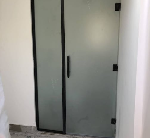تركيب ابواب زجاج تركيب ابواب زجاج وتستخدم في المحلات التجارية والمنازل,منها المطابخ والصوالين وغرف ا