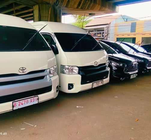 Kami menyediakan rental mobil Cirebon 24 jam, dengan driver profesional berpengalaman untuk memenuhi