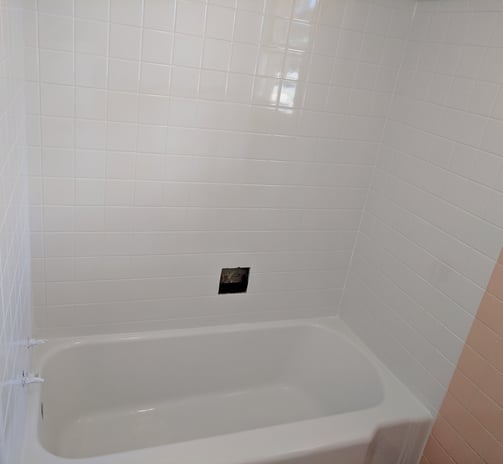 a tub and tile shower refinished in white in tyler texas