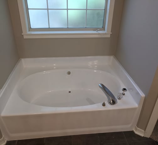 a culture marble garden tub refinished in white in mineola texas