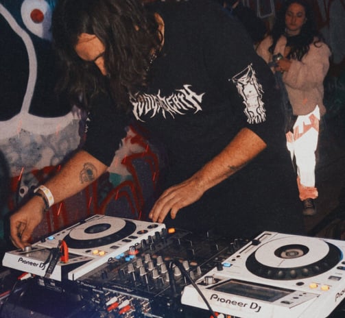 a man in a black shirt is playing a dj -Creechur