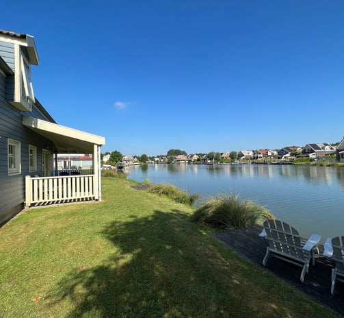 a house with a boat on the water, Zuytland-Buiten Simonshaven, Zuid-Holland