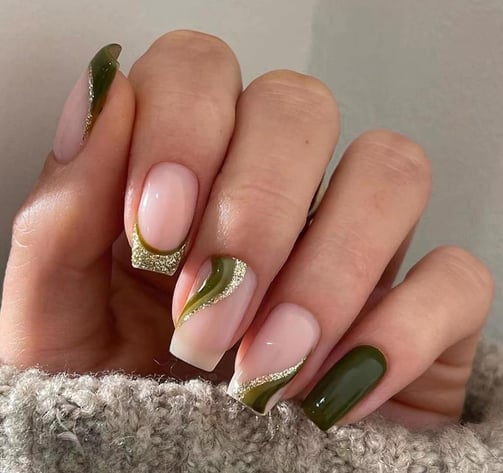 Uñas verde oliva
