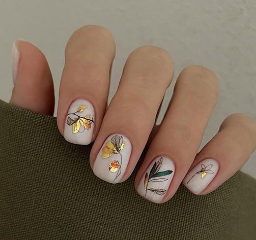 Uñas de flores abstractas