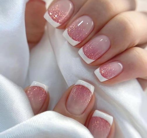Uñas francesas con brillos